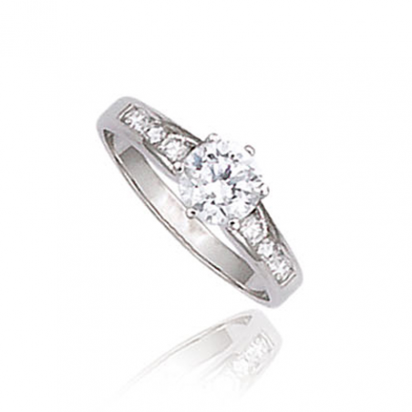 Bague solitaire en argent oxyde de zirconium forme de brillant rond et princesse